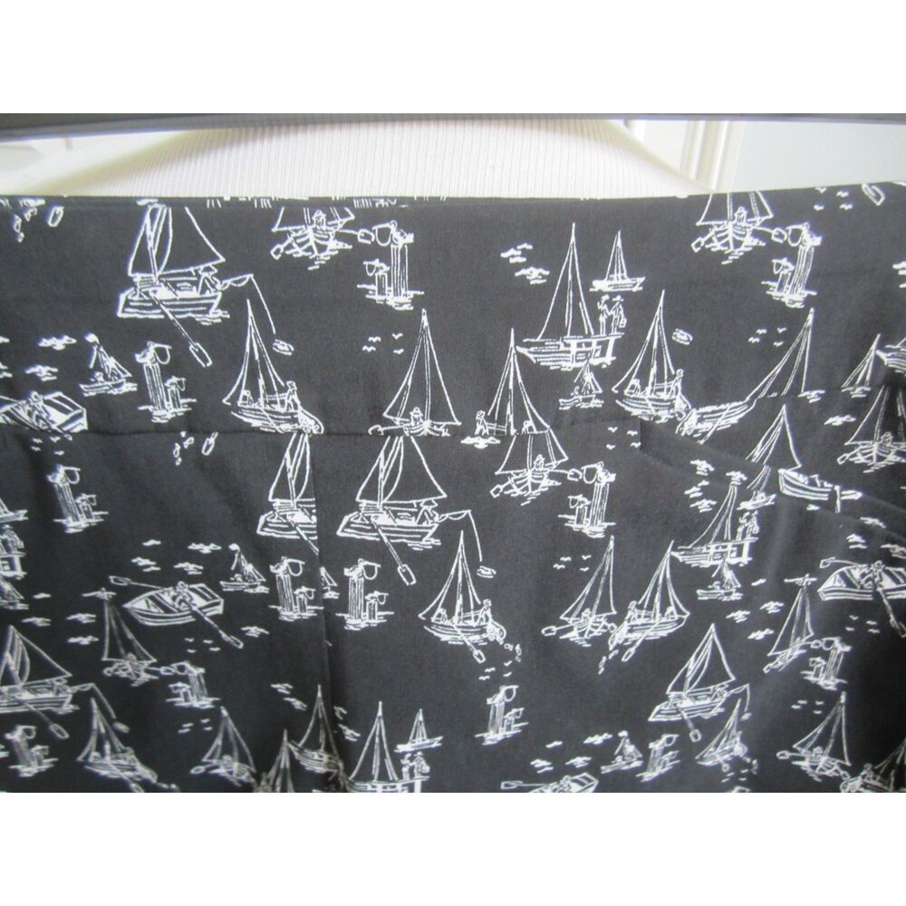 NEW BLACK JOSIE SLIM CHICO'S STRETCH SHORTS WITH WHITE SAILBOATS SIZE 1 = 8 - Picture 3 of 4